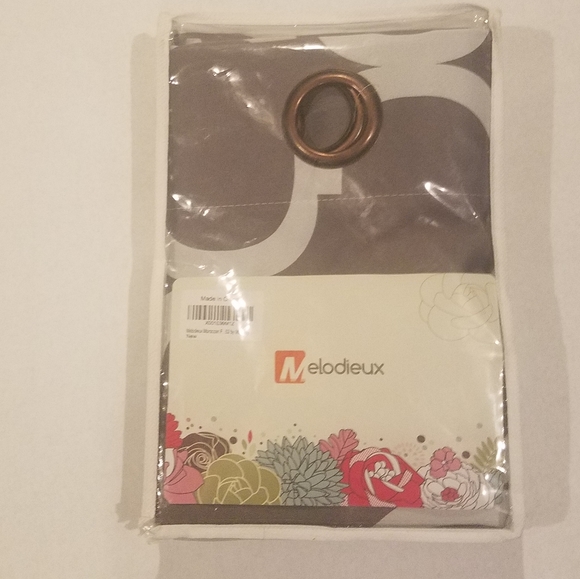 CURTAINS IN GREY AND WHITE DESIGN - Picture 5 of 5